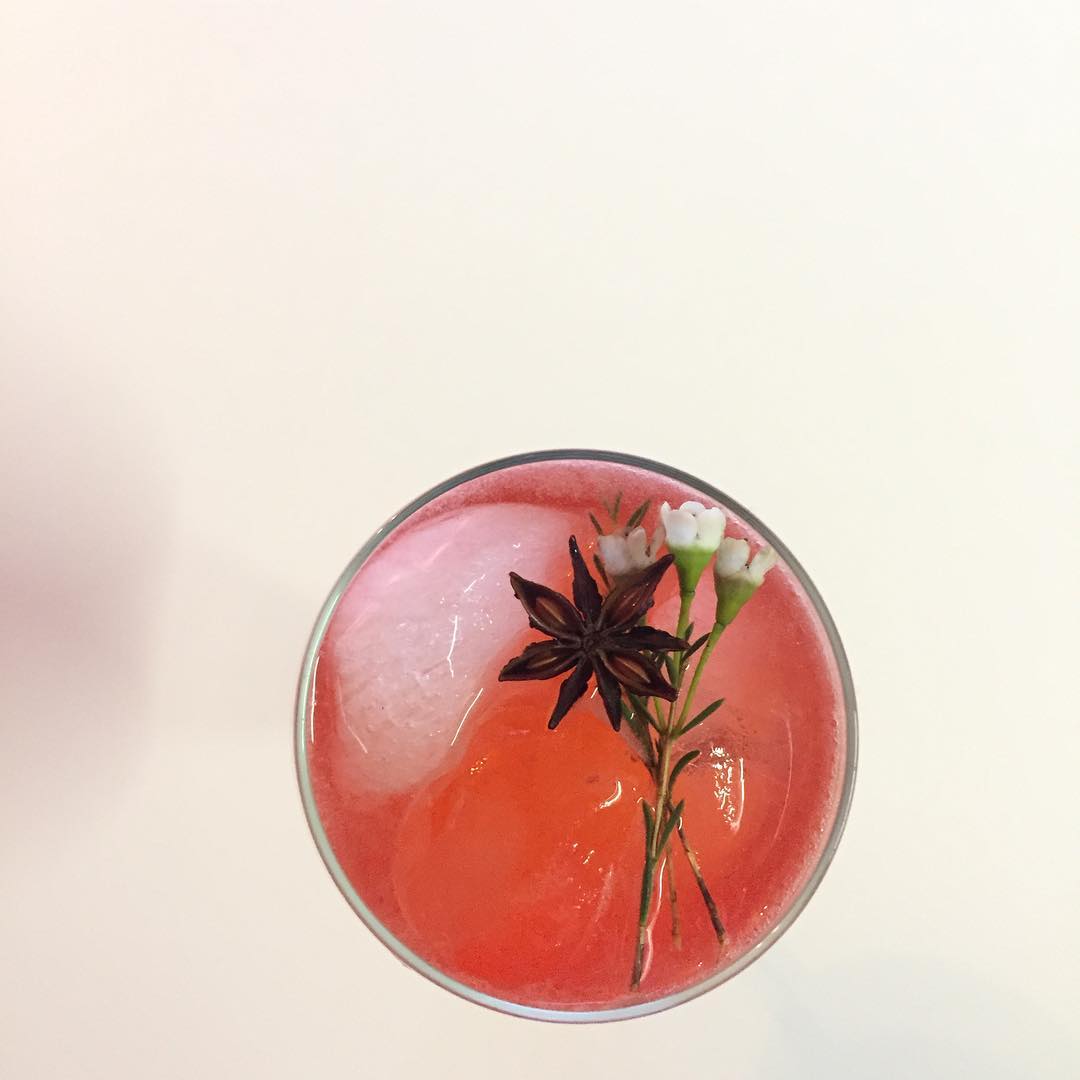 Rožinis funkcinis gėrimas